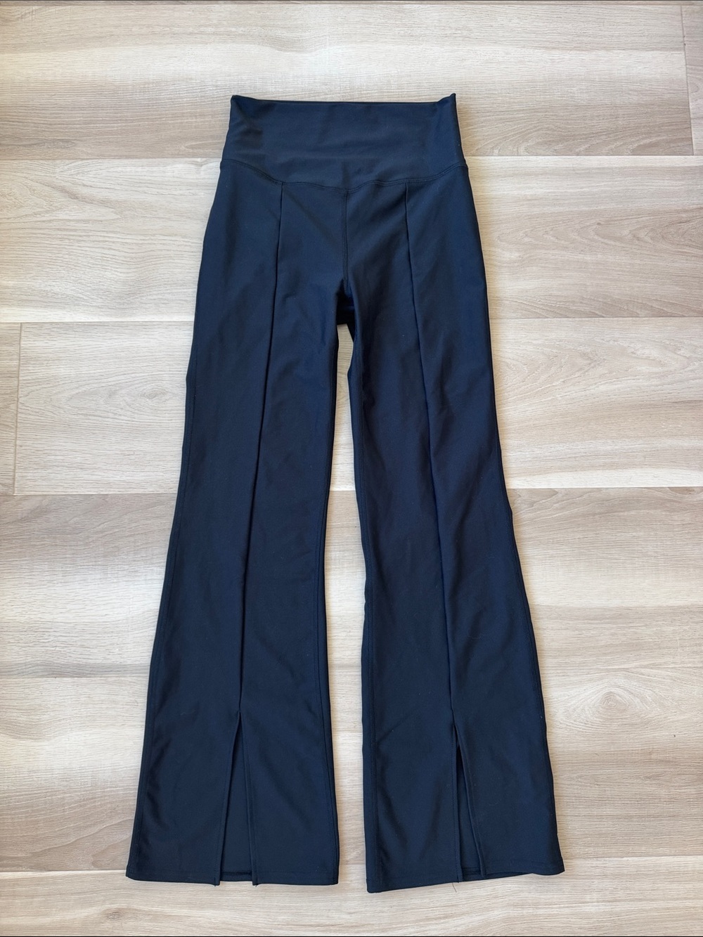 A&F YPB - Split Flare Sculpt Leggings - Picture 2 of 6